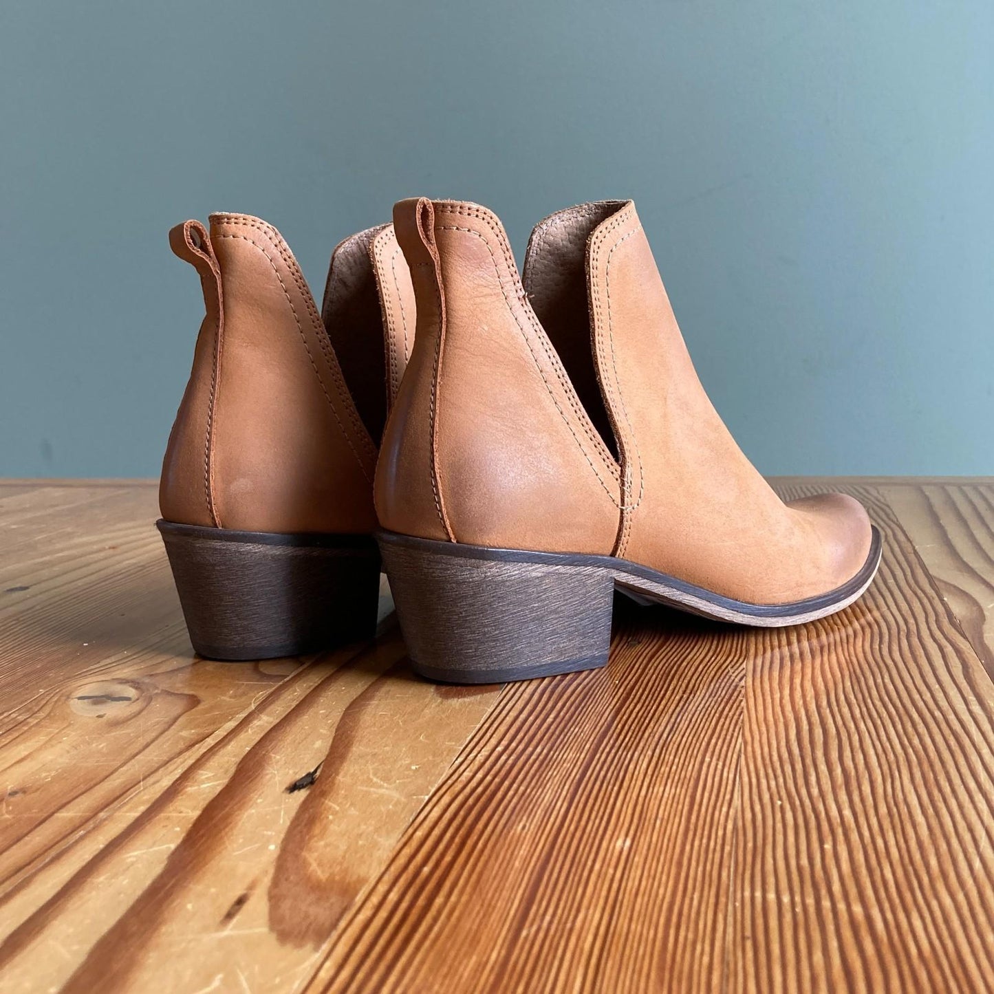 36 / 5.5-6 - Overland Caramel Leather V-cut sides Cassidy Ankle Boots 1209BM