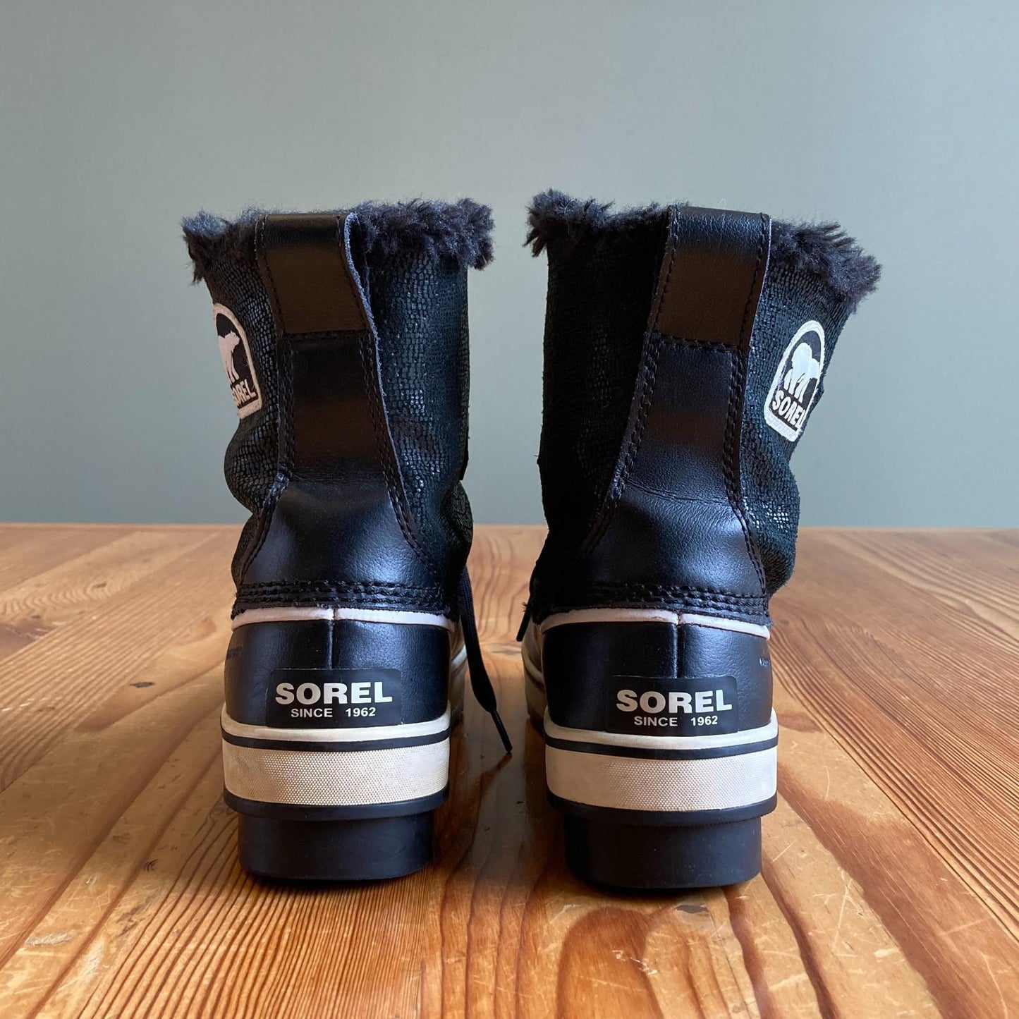 7 - Sorel Black Tivoli IV Waterproof Womens Faux Fur Cuffed Snow Boots 0106KD