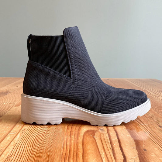 42 / 10-10.5 - Vivaia Black Round-Toe Platform Chunky Everly Boots 3333MC