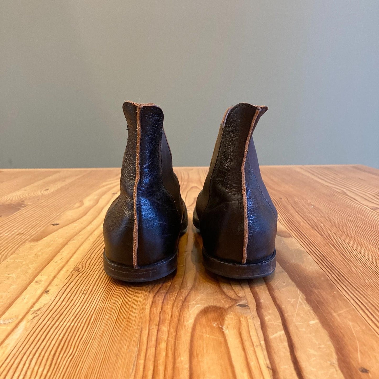 37 / 7 - Cydwoq $444 Dark Brown Leather Cling W Chelsea Ankle Boots 0915CM