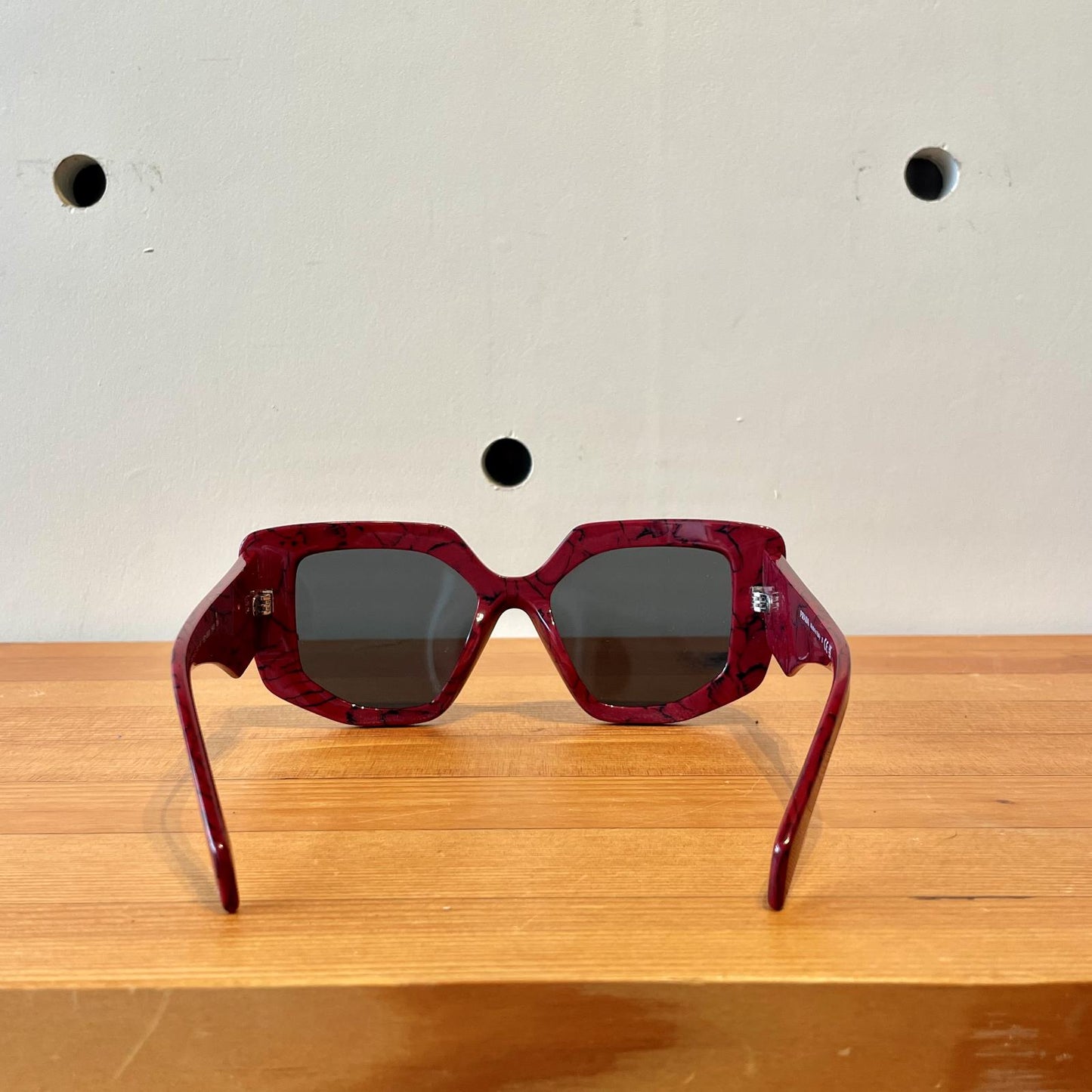 Prada $517 Red Marble Grey Gradient Lens SPR 14Z 15D5SO Sunglasses 1215KM