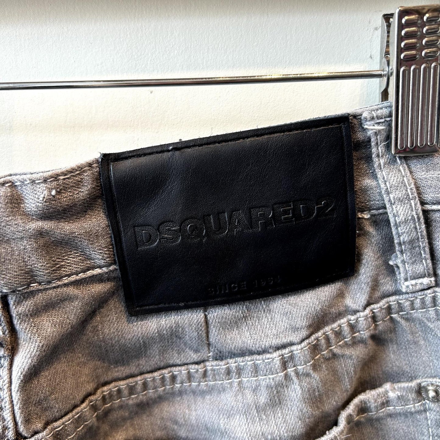 40 IT / S US - Dsquared2 Gray Cropped Distressed Button Fly Jeans 1202NB