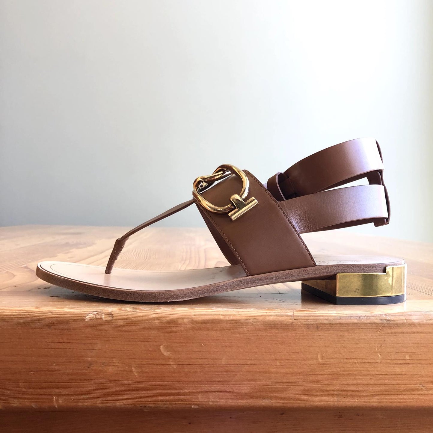 39 / 9 - Tod's Brown Leather T Bar Gold Accent Ankle Strap Sandals w/ Box 0419NR