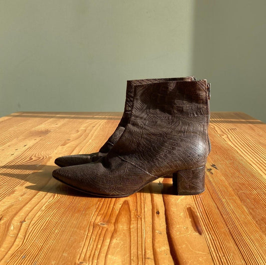 39 / 8.5-9 - Free People Brown Embossed Print Pointed Toe Ankle Boots 1201SG