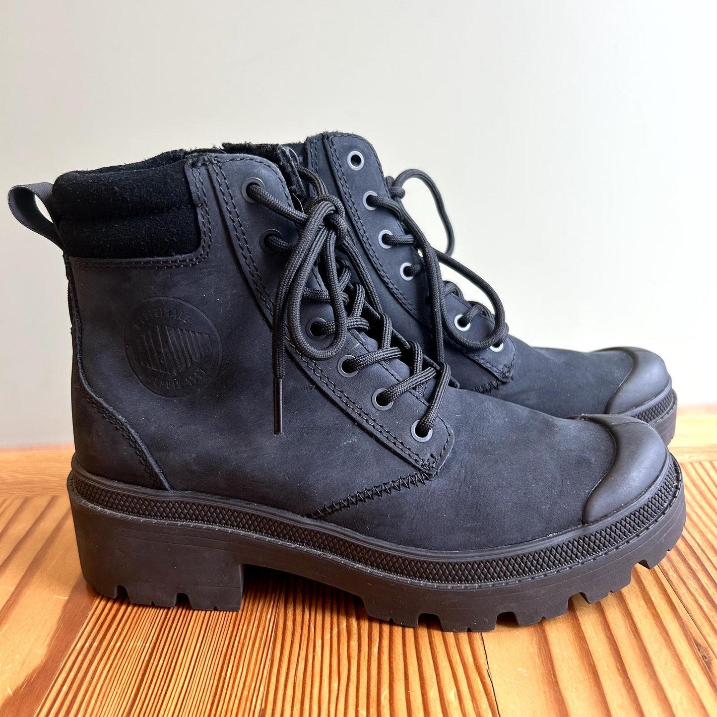 5.5 - Palladium Black $90 Waterproof Side Zip Pampa Hi Cuff Lace-Up Boots 0209SB