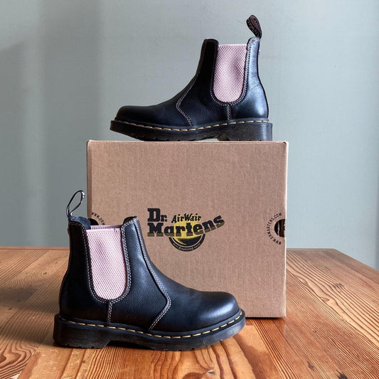 7 - Dr Martens Virginia Black w/ Pink Chelsea Pull On Boots NEW w/ Box 0102CW