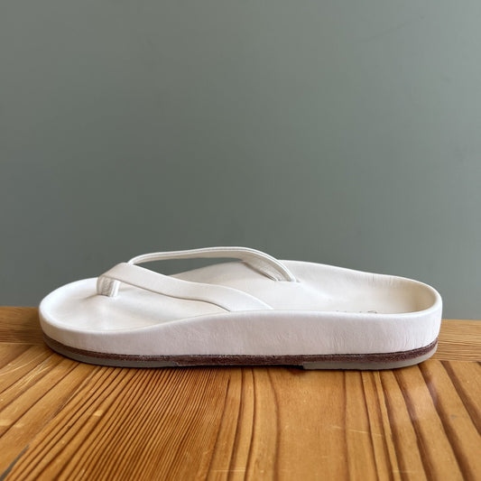 38 / 7.5 - Lauren Manoogian Off White Leather Zori Thong Sandals 0611AJ
