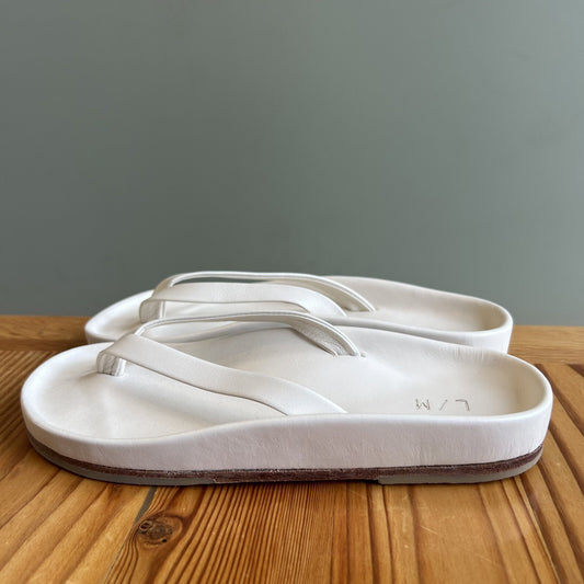 38 / 7.5 - Lauren Manoogian Off White Leather Zori Thong Sandals 0611AJ
