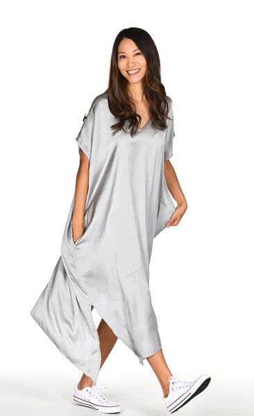 OS - Tutu & Lilli $195 Ice Grey Silky V Neck Caftan Midi Dress NEW 4427SC
