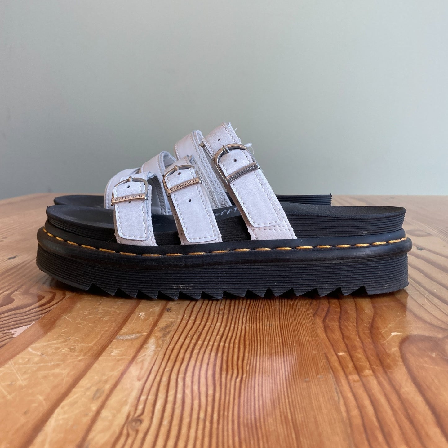 7 - Dr Martens White Blaire Slide Flower Hydro Leather Sandals EUC w/ Box 0425SV