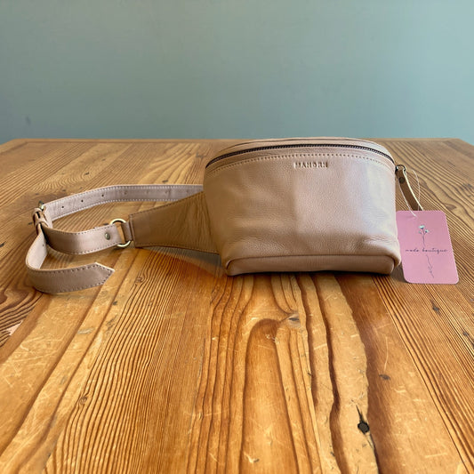Mandrn $169 Sand Tan Leather Remy Fanny Pack Crossbody Hip Purse 0121LC