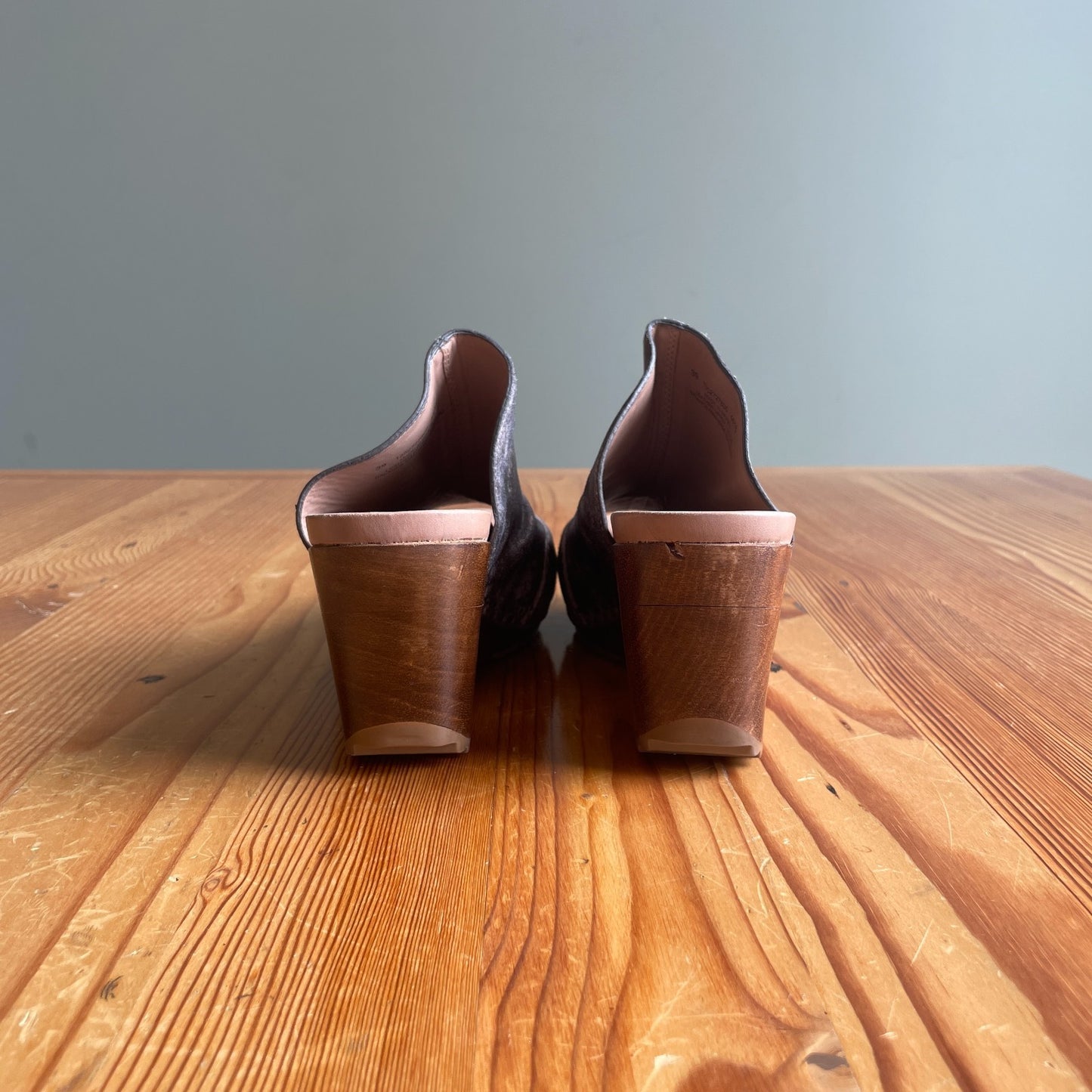 39 / 9 - Dansko Distressed Metallic Leather Clogs w/ Wooden Cutout Heel 0718ML