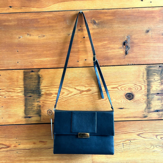 Stella McCartney Black Smooth Leather Fold Top Crossbody Purse Bag 0810RL