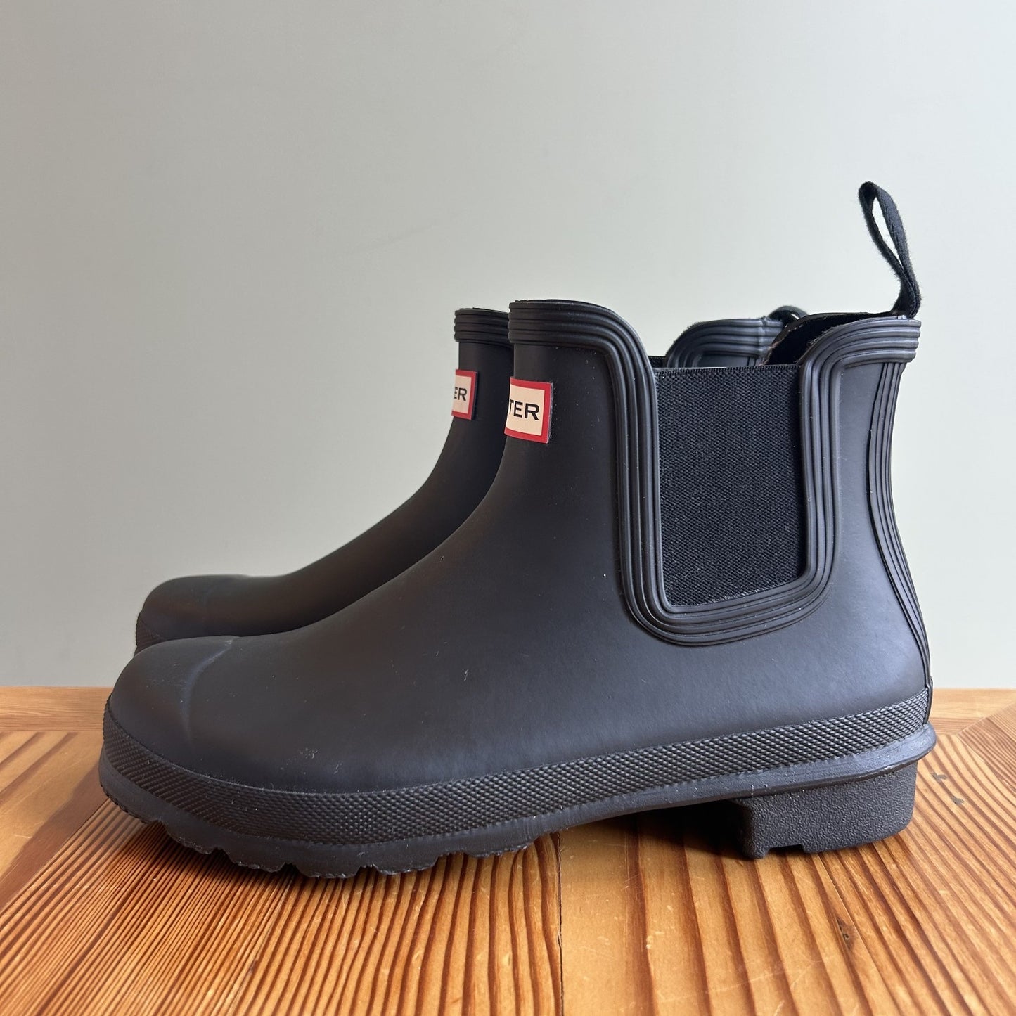 8 - Hunter $155 Black Rubber Original Chelsea Ankle Waterproof Boots EUC 1112CG