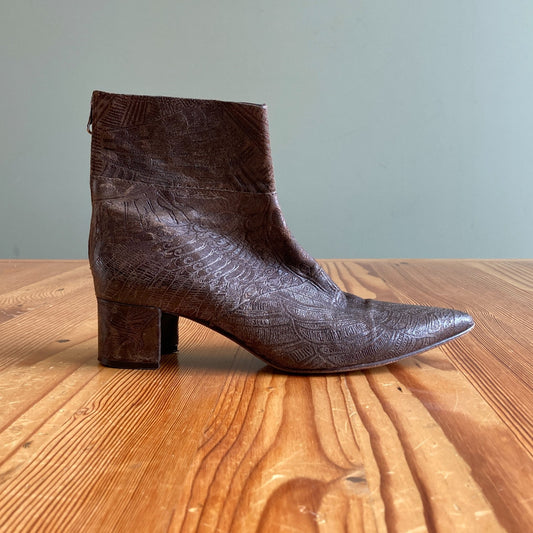 39 / 8.5 - Free People Etched Leather Point Toe Southwest Boho Ankle Boot 1201SG