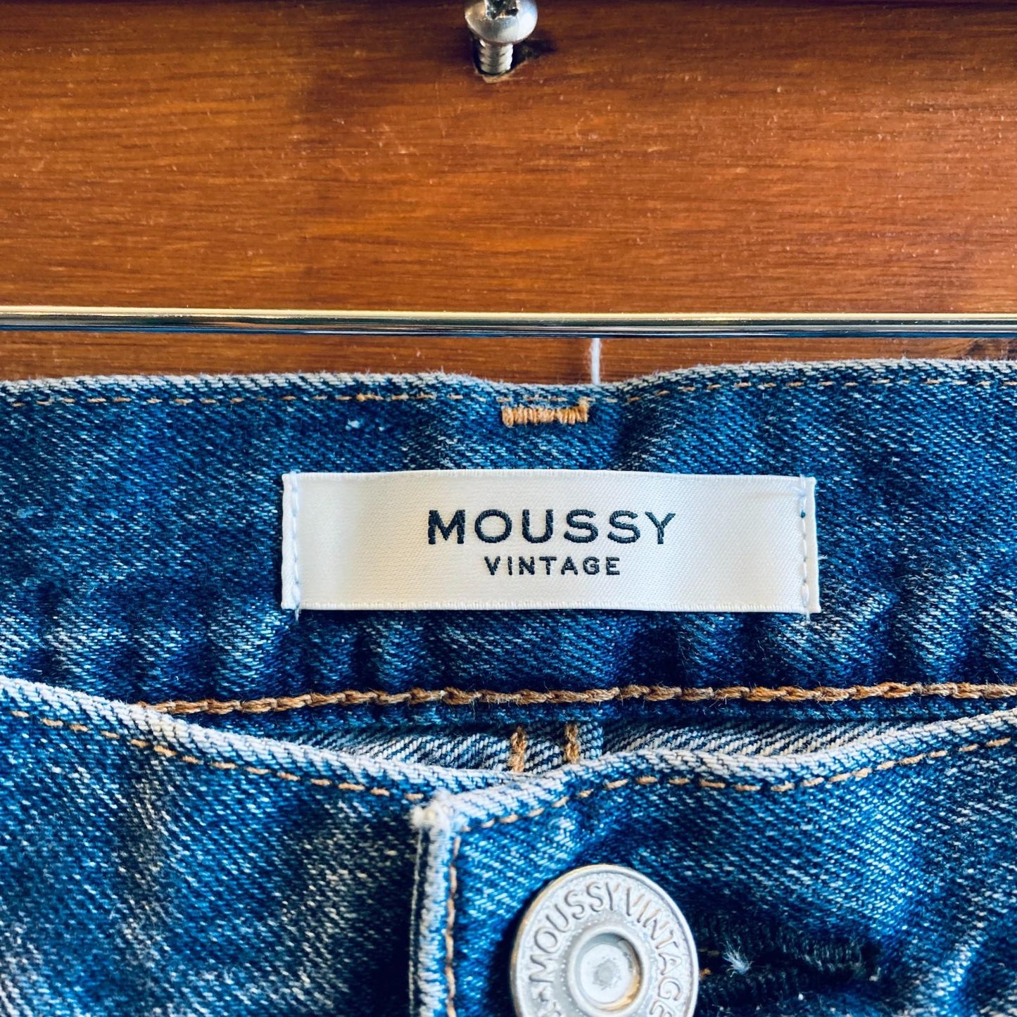 29 - Moussy Vintage TRAFALGAR Low-Rise Straight $360 Jeans 4427SC