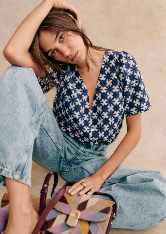 40 / L - Sezane Blue & White Short-Sleeved V-Neck Two-Tone Lace Blouse 0131AG