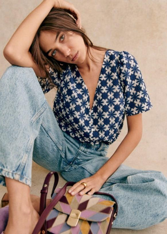 40 / L - Sezane Blue & White Short-Sleeved V-Neck Two-Tone Lace Blouse 0131AG