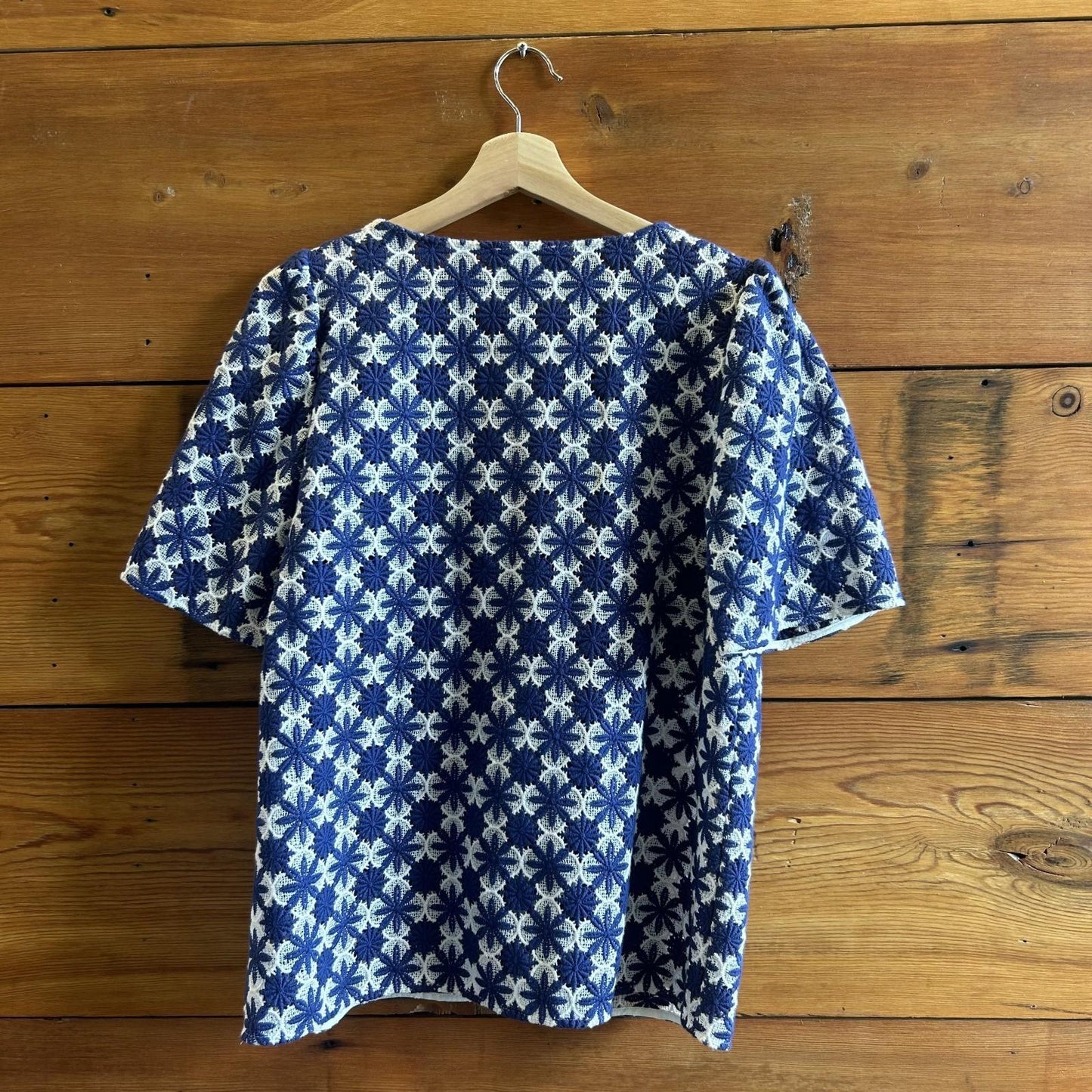 40 / L - Sezane Blue & White Short-Sleeved V-Neck Two-Tone Lace Blouse 0131AG