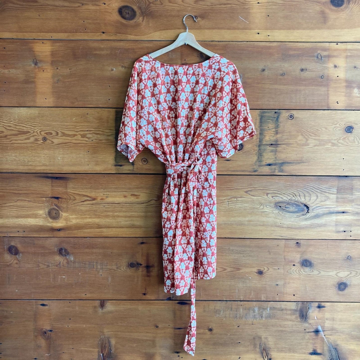 M - Faherty Red Spiced Shibori Print NEW Short Sleeve Wrap Dress 0902SD