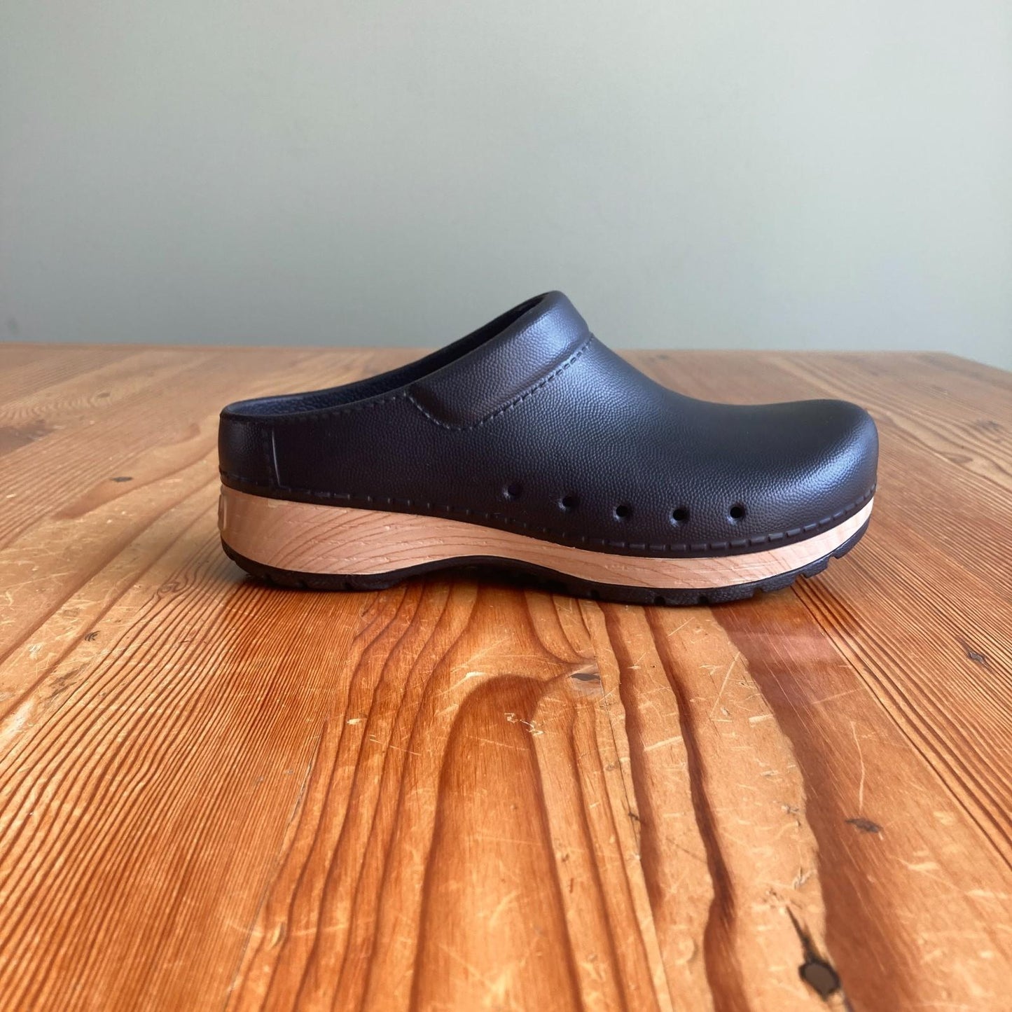 37 / 7 - Dansko Black Molded Waterproof Kane 4145 Clogs Shoes NEW w/ Box 0707MU