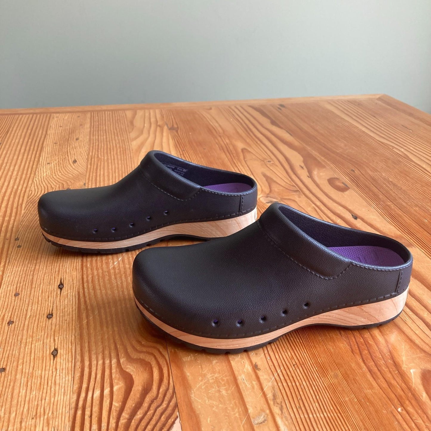 37 / 7 - Dansko Black Molded Waterproof Kane 4145 Clogs Shoes NEW w/ Box 0707MU