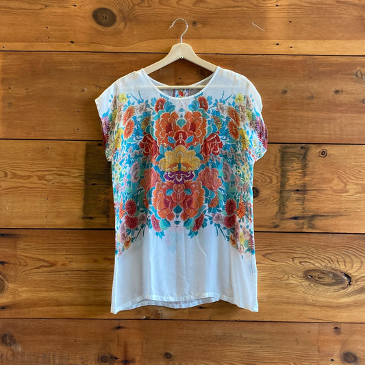 XS - Johnny Was White Vibrant Floral Print Sakuru Paise Short Sleeve Top 0118AB