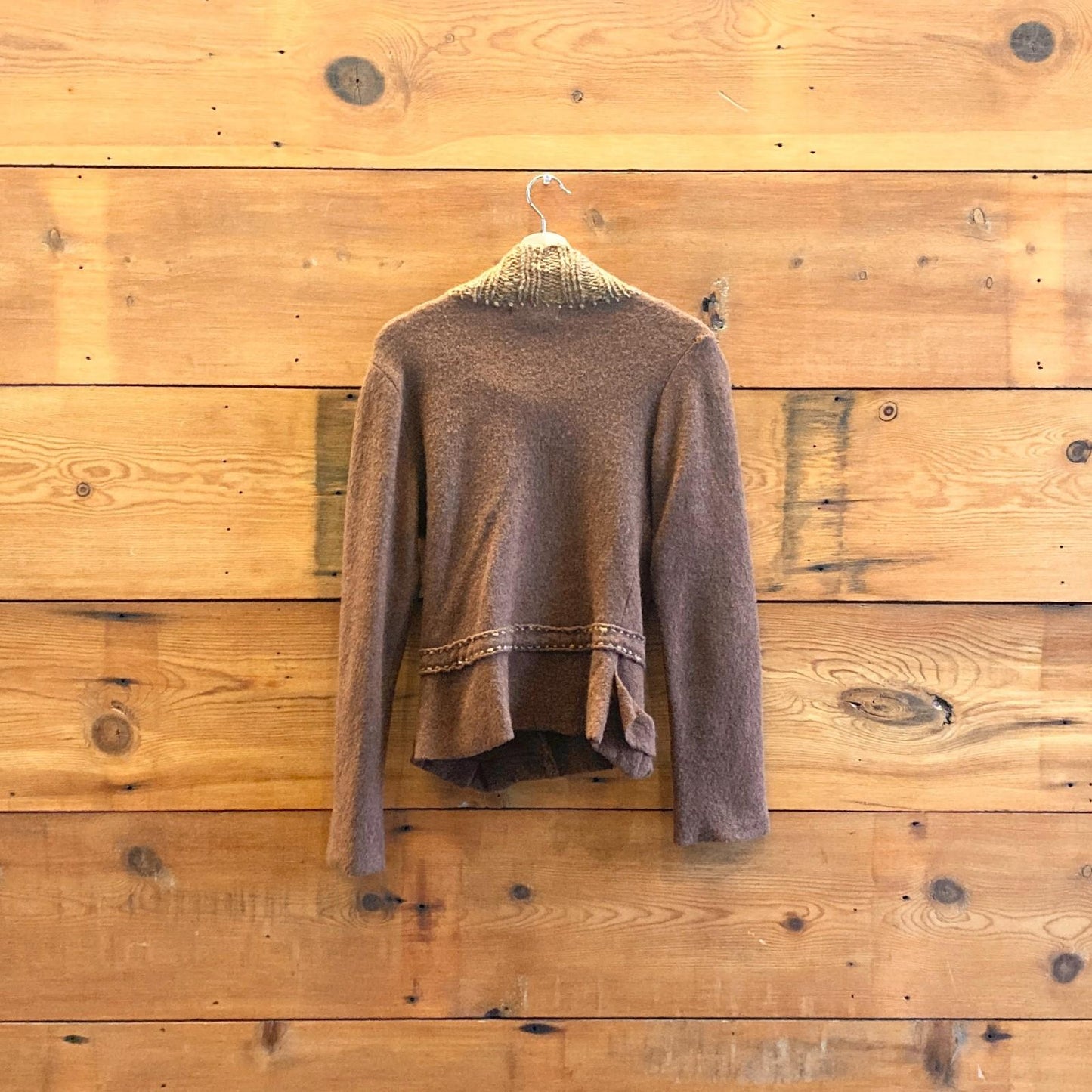 40 - Gro Abrahamsson Brown Ruffled Button Front Aslan Lagenlook Sweater 0530JF