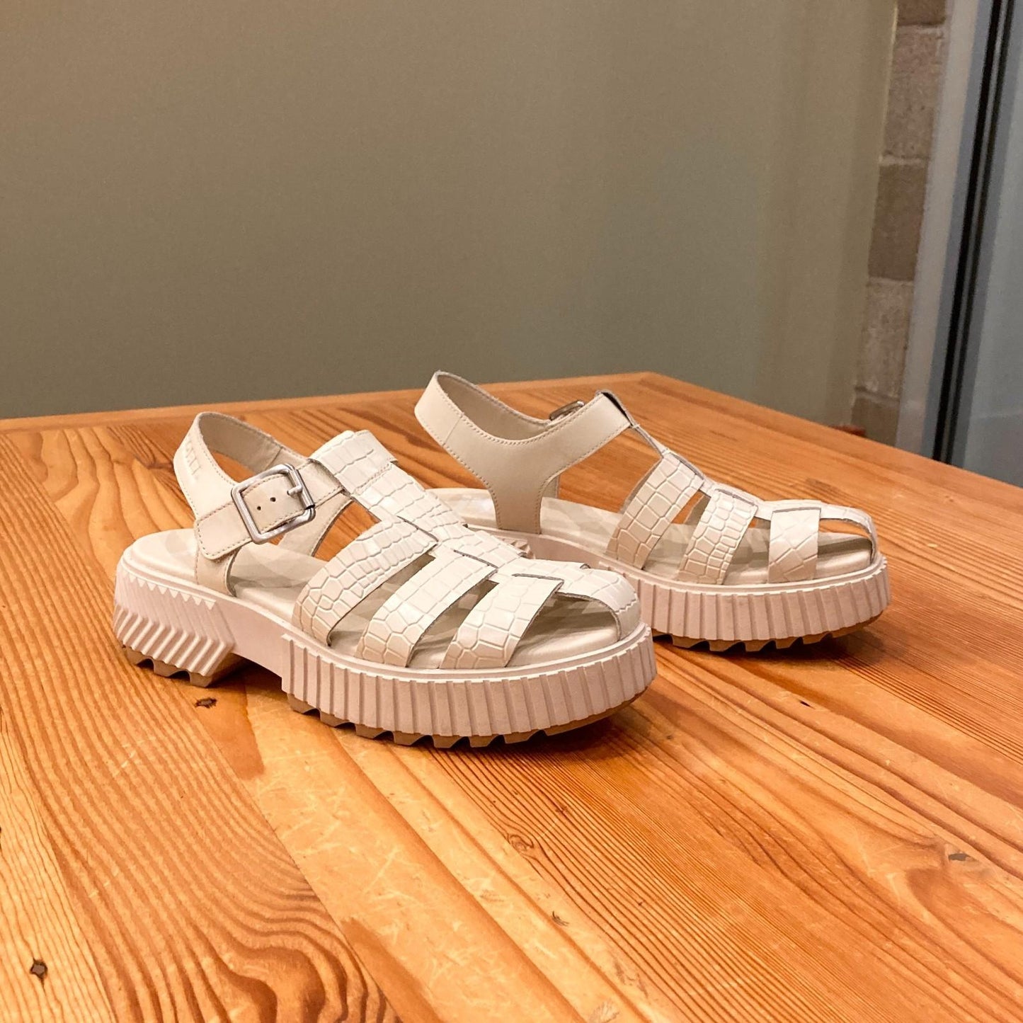 8.5 - Sorel Chalk White Ona Streetworks Fisherman Sandals Shoes 1111LM