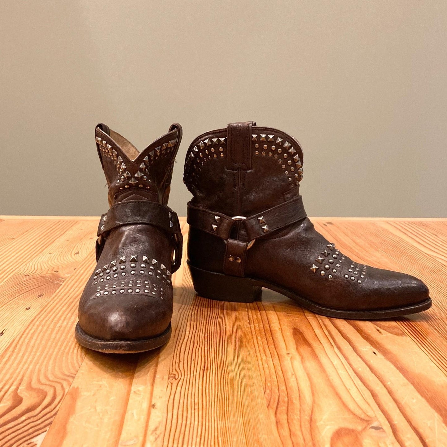 9.5 - Frye Dark Brown Leather Studded Billy Biker Short 76175 Boots 1111KF