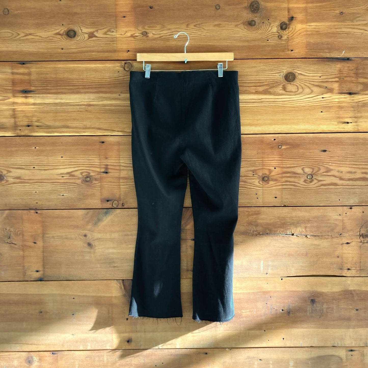 31 - Frank & Eileen Black Illusion Crop Flare Pull-On Women's Jean 4427SC