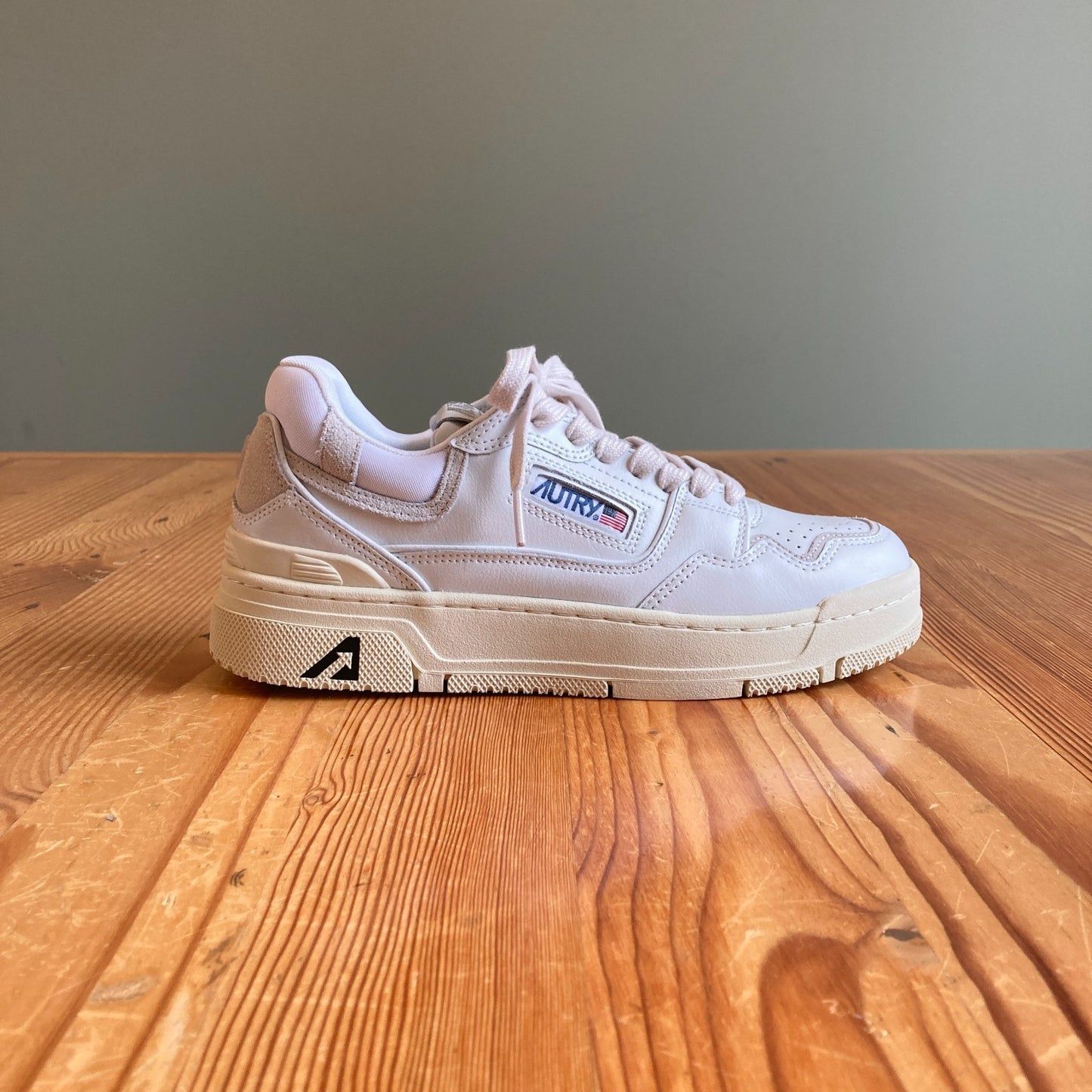 39 / 8.5 - Autry White Leather Medalist Sneakers Womens Shoes 4427SC