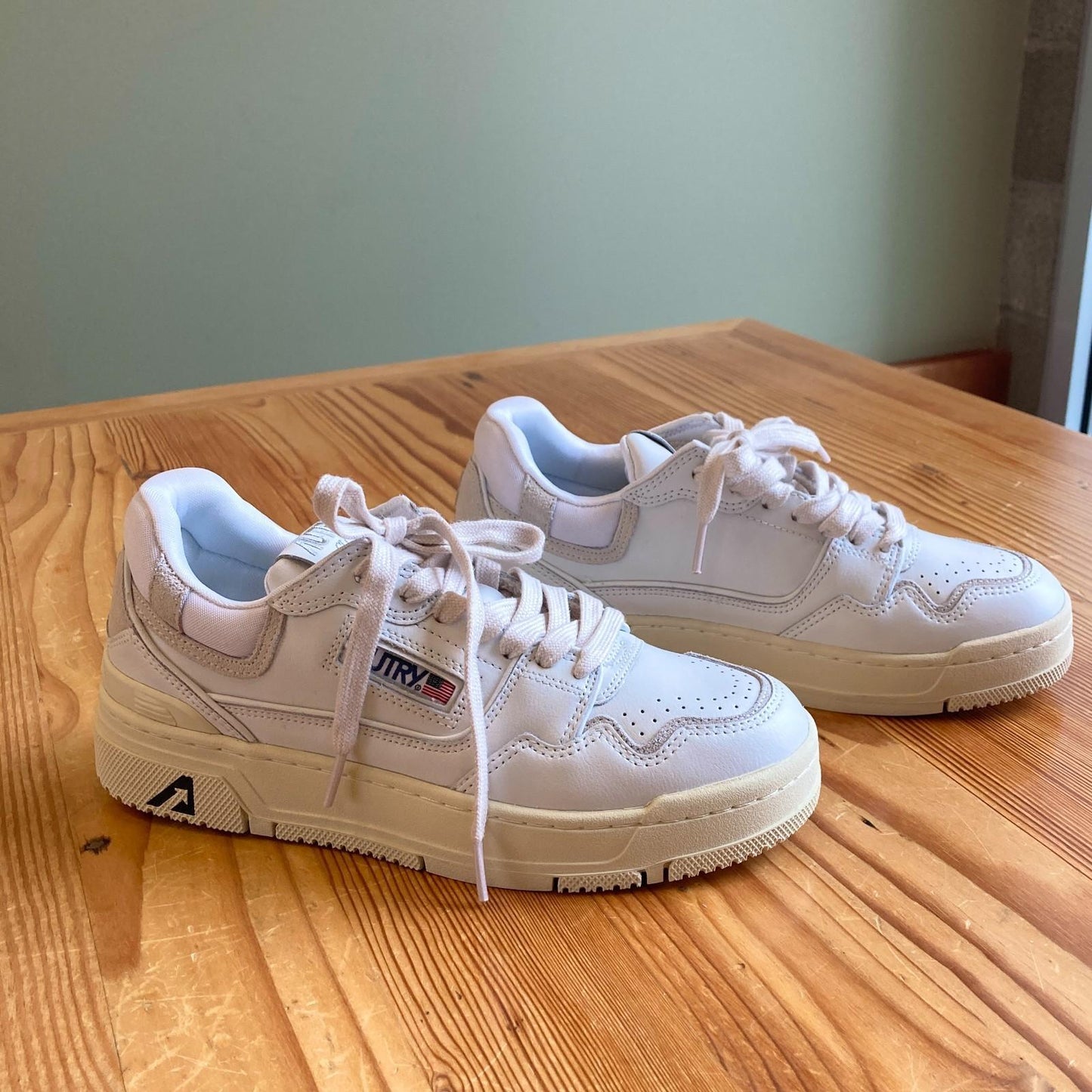 39 / 8.5 - Autry White Leather Medalist Sneakers Womens Shoes 4427SC