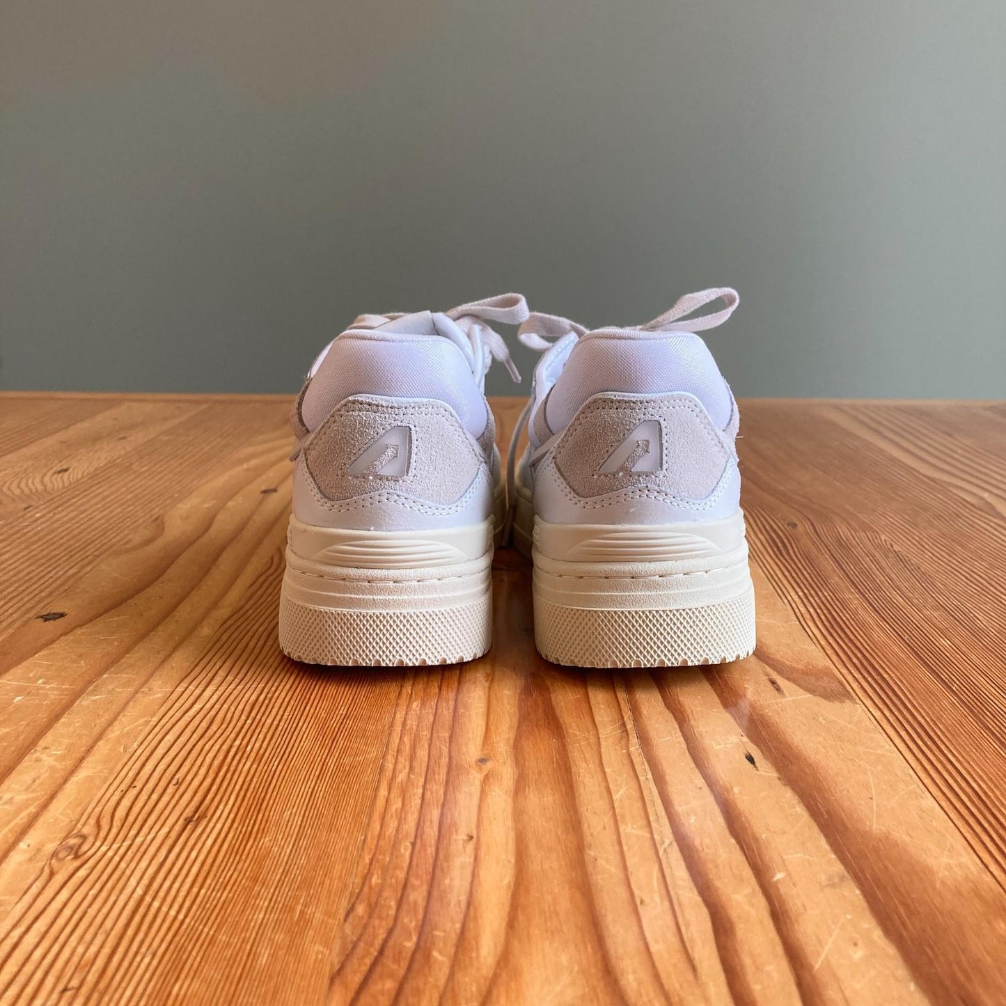 39 / 8.5 - Autry White Leather Medalist Sneakers Womens Shoes 4427SC