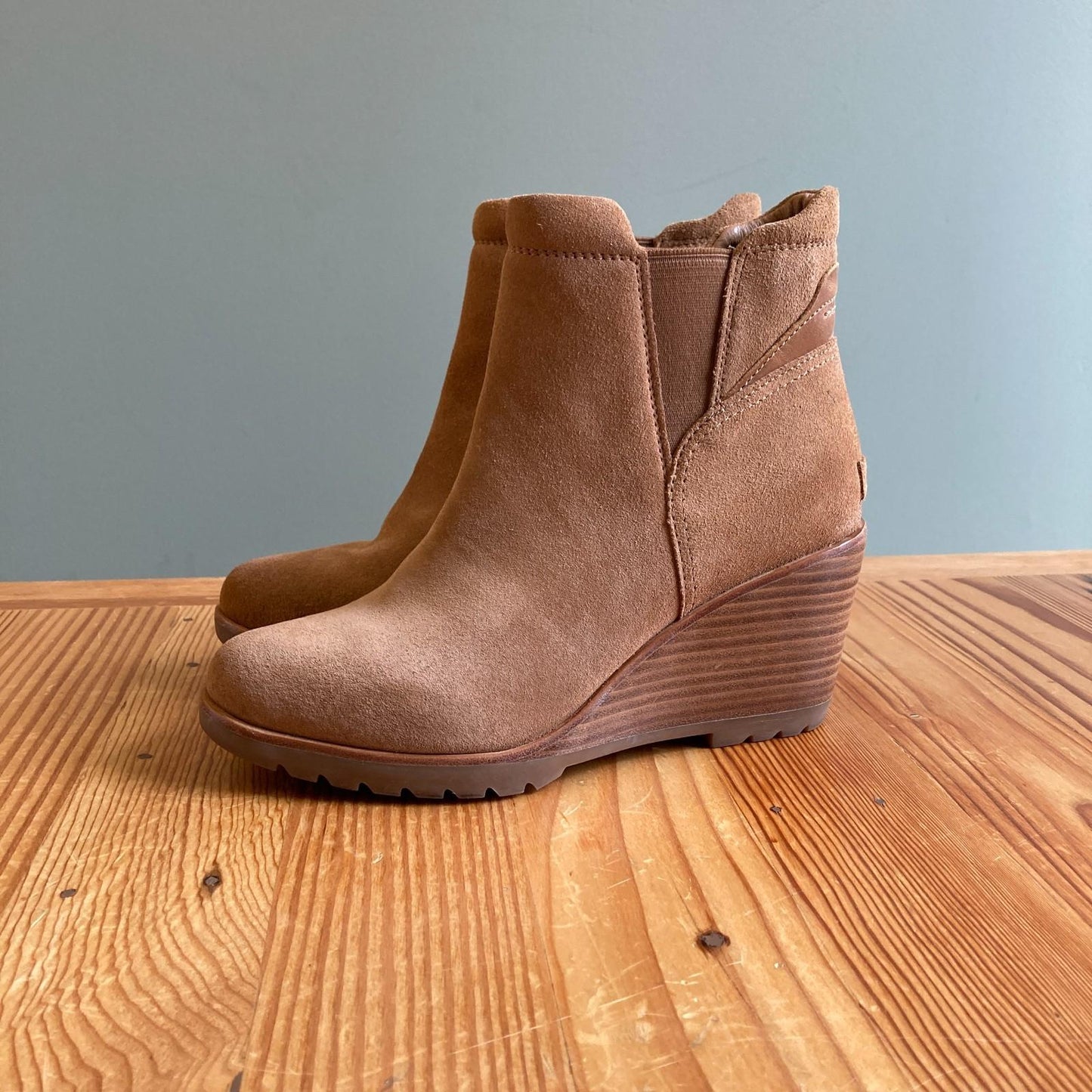 9 - Sorel Tan Suede After Hours Chelsea Wedge Ankle Boots 0116AM