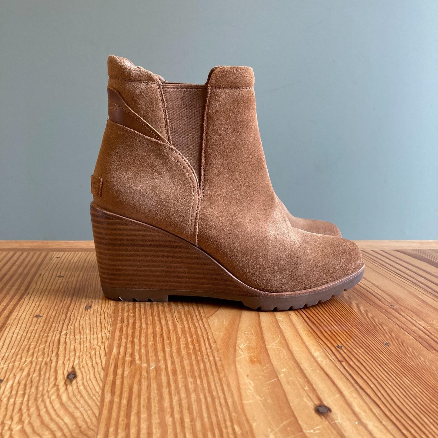 9 - Sorel Tan Suede After Hours Chelsea Wedge Ankle Boots 0116AM