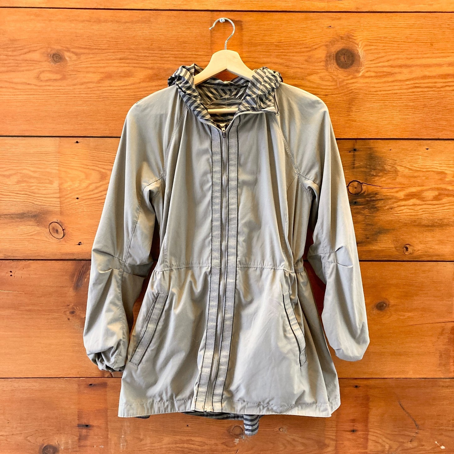 S - Lululemon Earth / Bold Stripe Reversible Rain For Daze Hooded Jacket 0719JK