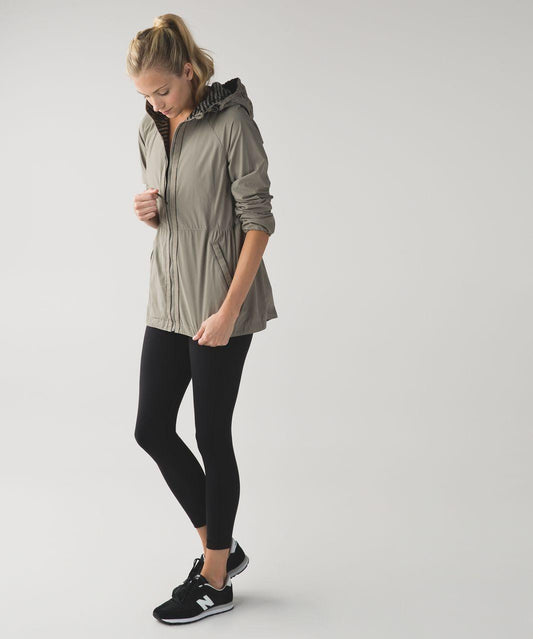 S - Lululemon Earth / Bold Stripe Reversible Rain For Daze Hooded Jacket 0719JK