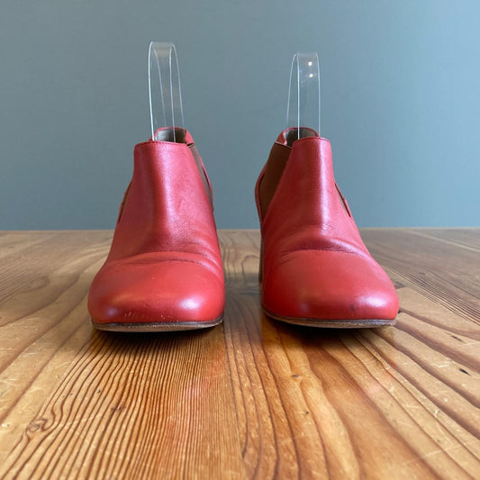38 / 8 - Creatures of Comfort Red Leather Chelsea Block Heel Ankle Boots 1226MT