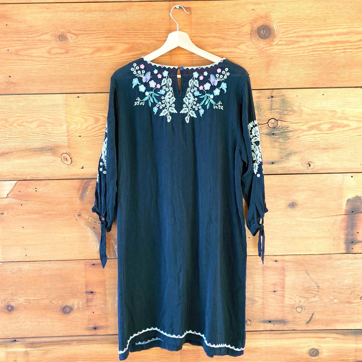 M - Johnny Was Black Embroidered 3/4 Sleeve Silky Knee Length Dress 0108SR