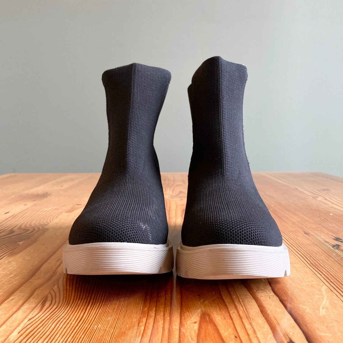 42 / 10-10.5 - Vivaia Black Round-Toe Platform Chunky Everly Boots 3333MC