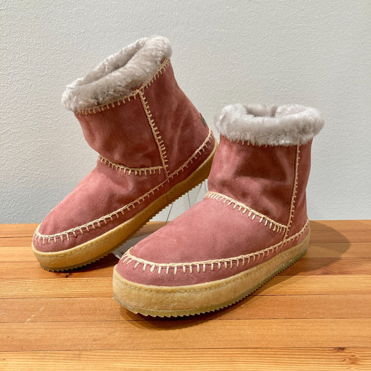 Laid Back London Pink Suede Pull On Moccasin Boots - Sz 38 - NEW w/ box - 1122CT