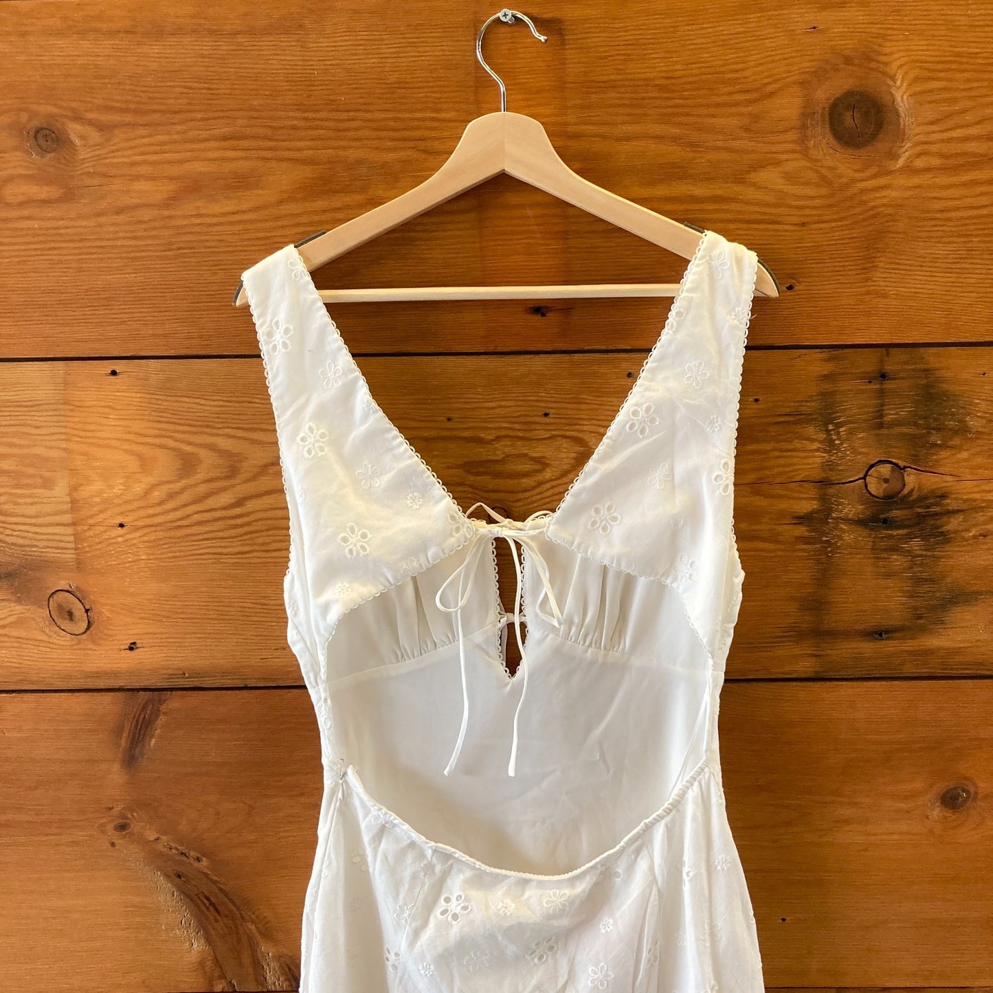 L - NIA $140 White Eyelet Open Back Midi Length Shane Dress NEW 0113TS