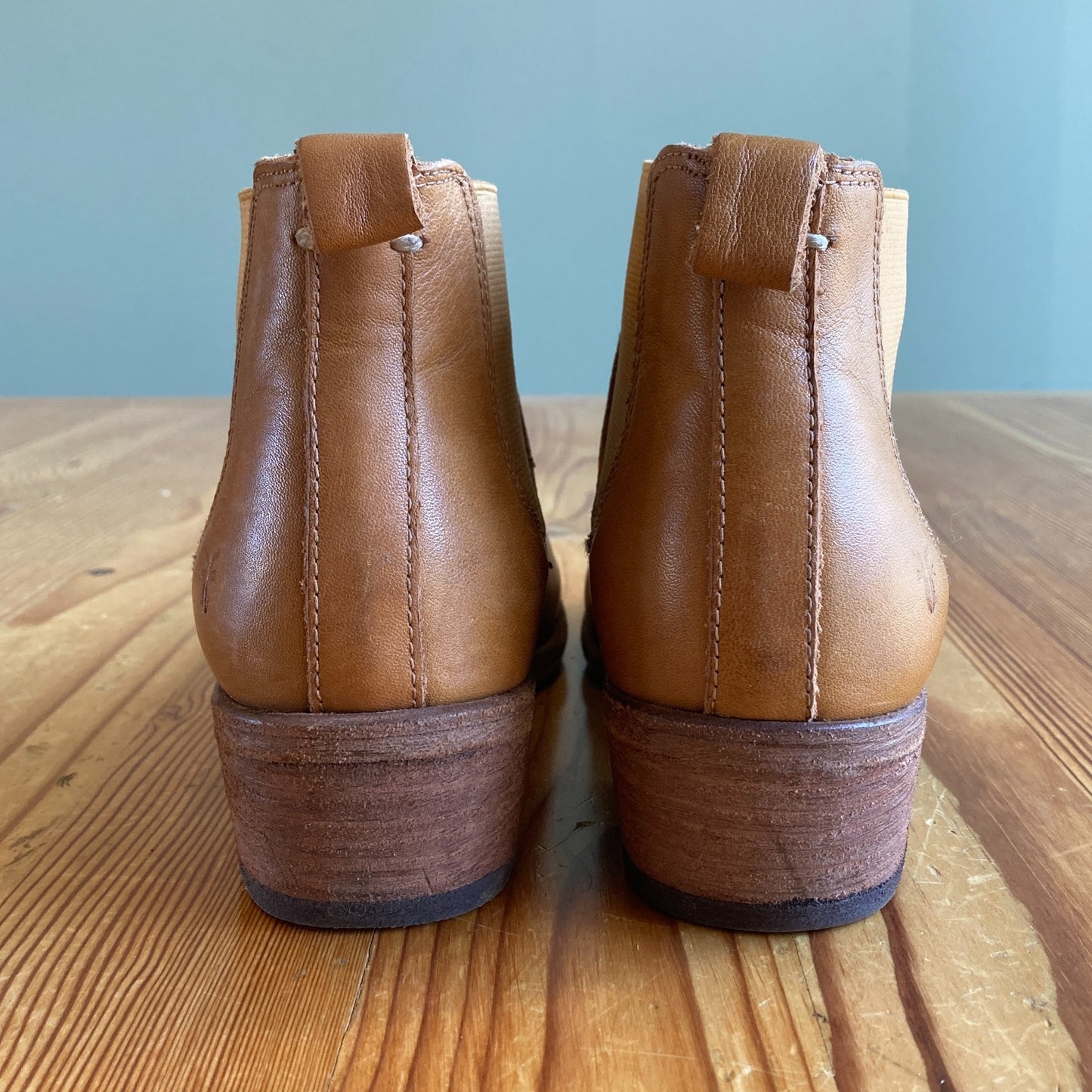 Frye Marigold Leather Carson Short Pull On Chelsea Ankle Boots - Size 8 - 0317JW