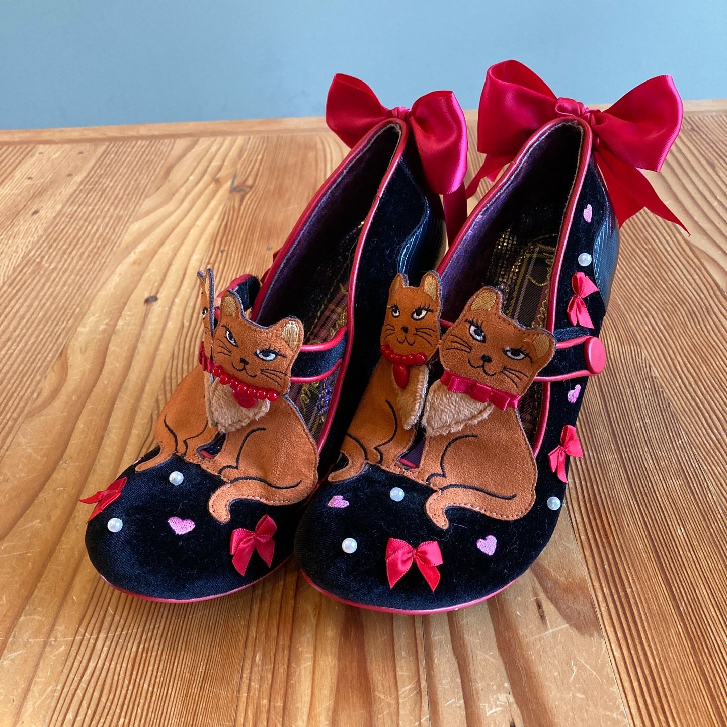 10 / 41 - Irregular Choice Cat Shoes Black Velvet Red Bow Heels Pumps 0209CP