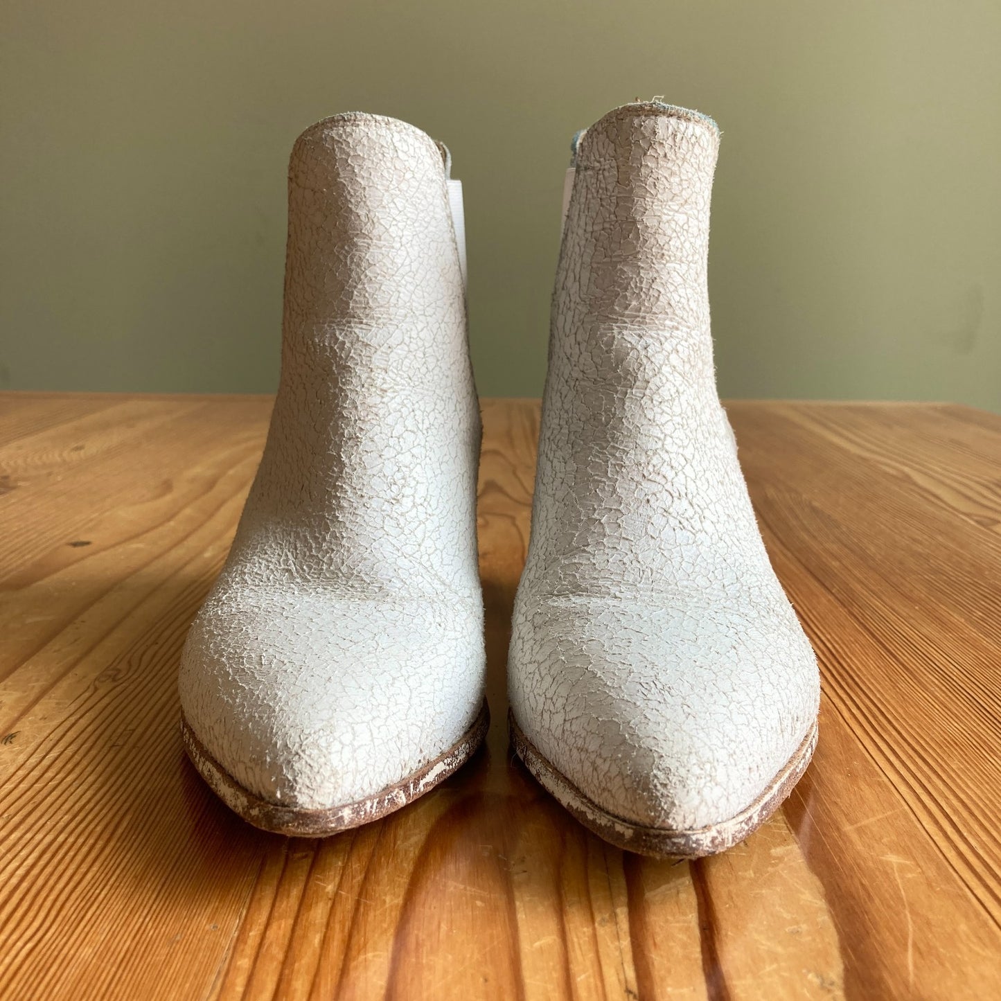 MoMa White Crackled Leather Point Toe Ankle Chelsea Boots - Size 36 / 6 - 1220MM