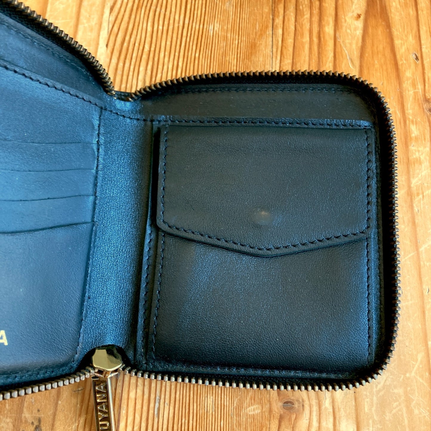 Cuyana Black Smooth Leather Zip Around Bi Fold Wallet - 0611SK