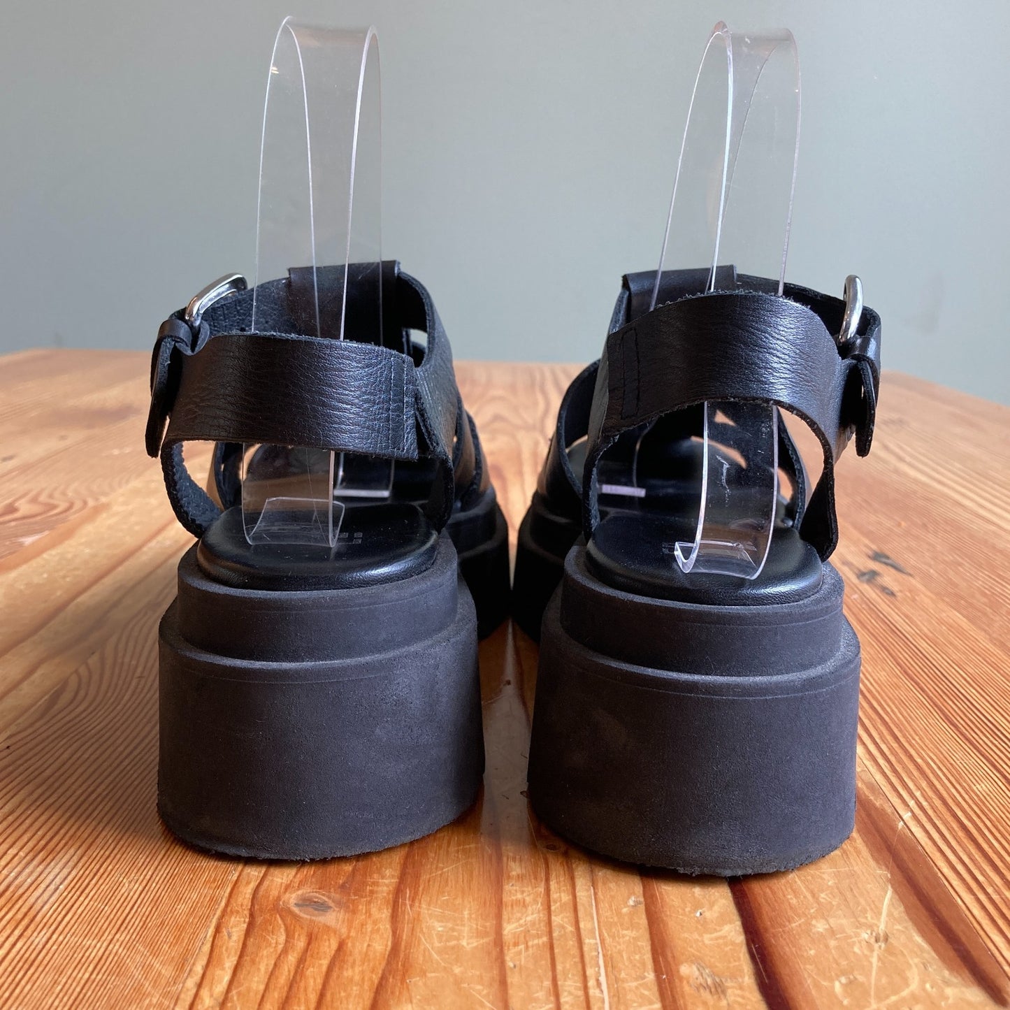 EB by Miista Black Leather Platform Fisherman Sandals - Size 37 / 7 - 0818SL