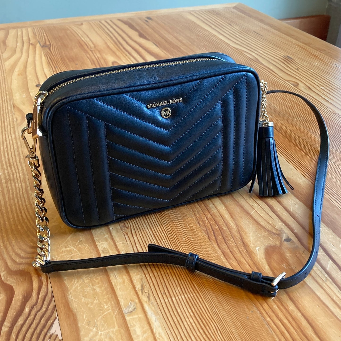 Michael Kors Black Quilted Chevron Leather Jet Set Camera Bag Purse EUC 0223LR
