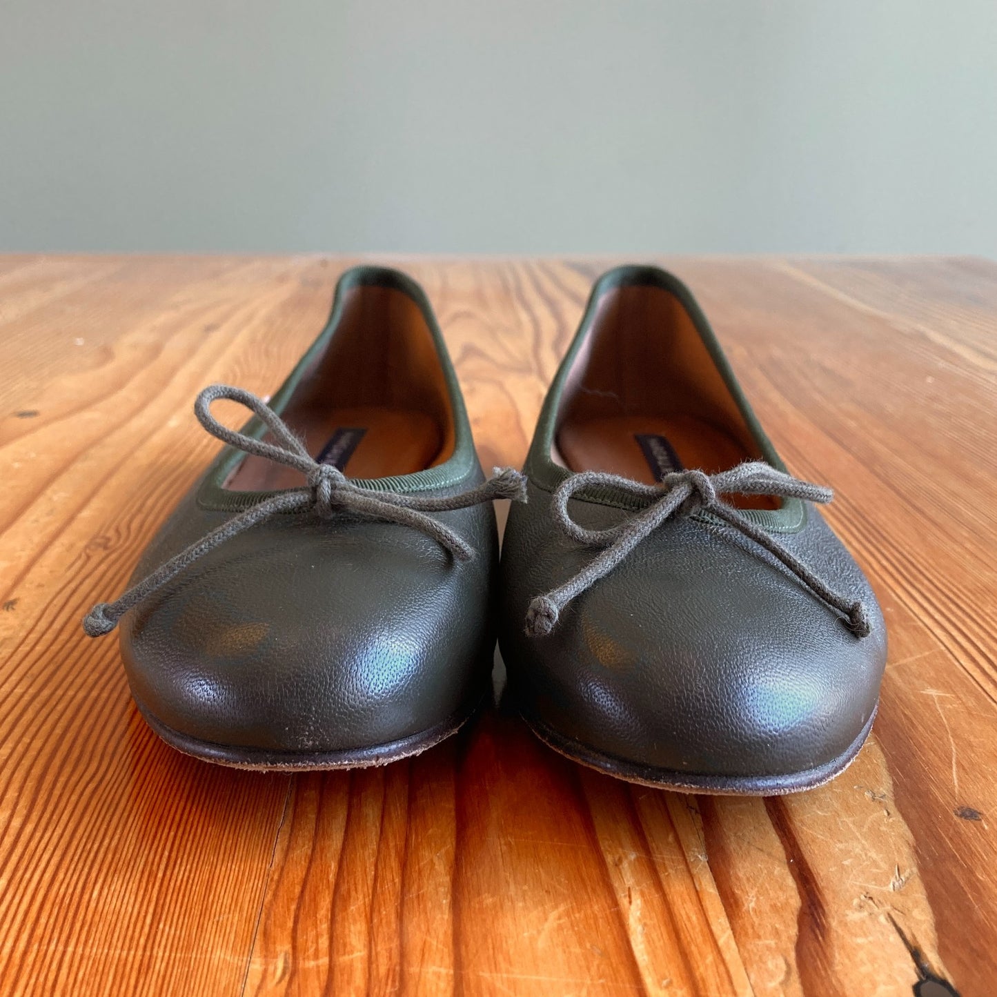 Margaux Green Demi Ballet Bow Tie Leather Flat Shoes - Size 41 / 10 - 0425NK